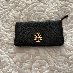 Tori Burch wallet. Black Leather with zipper. Brand new never used.